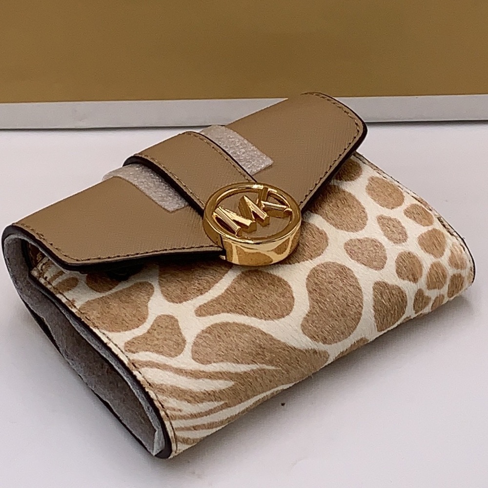 MICHAEL KORS
Carmen Medium Flap Bifold Faux Fur-Leather Wallet
Camel color - Picture 7 of 15